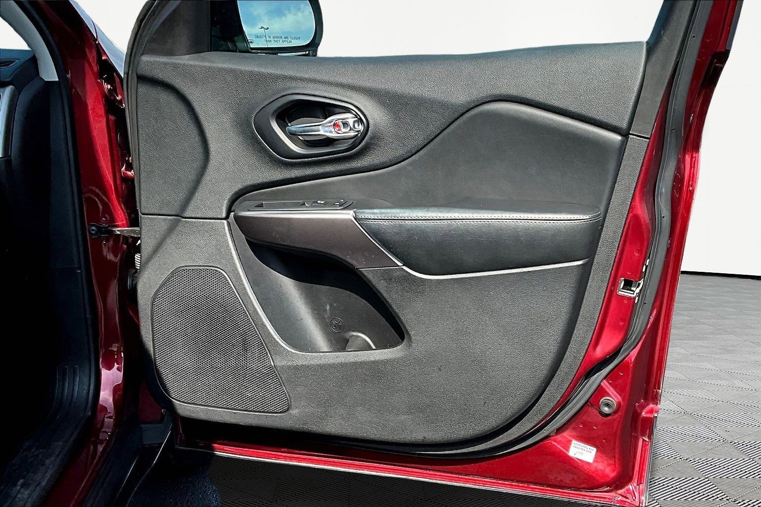 Used 2021 Jeep Cherokee Latitude Lux w/ Comfort/Convenience Group image 28