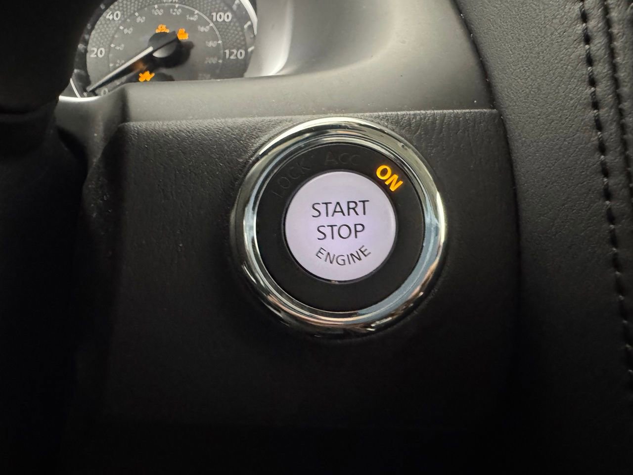 Used 2024 Nissan Armada SL w/ Captain's Chairs Package image 23