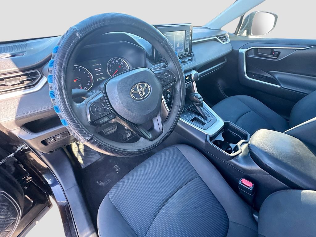Used 2021 Toyota RAV4 LE image 9