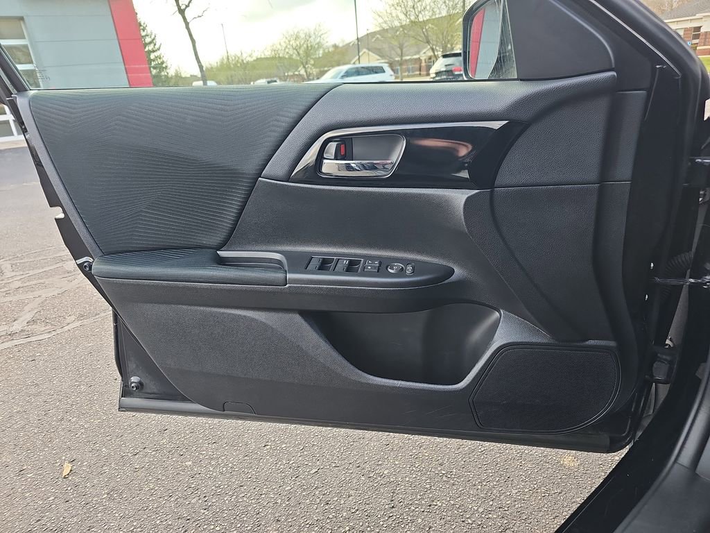 Used 2016 Honda Accord LX image 25