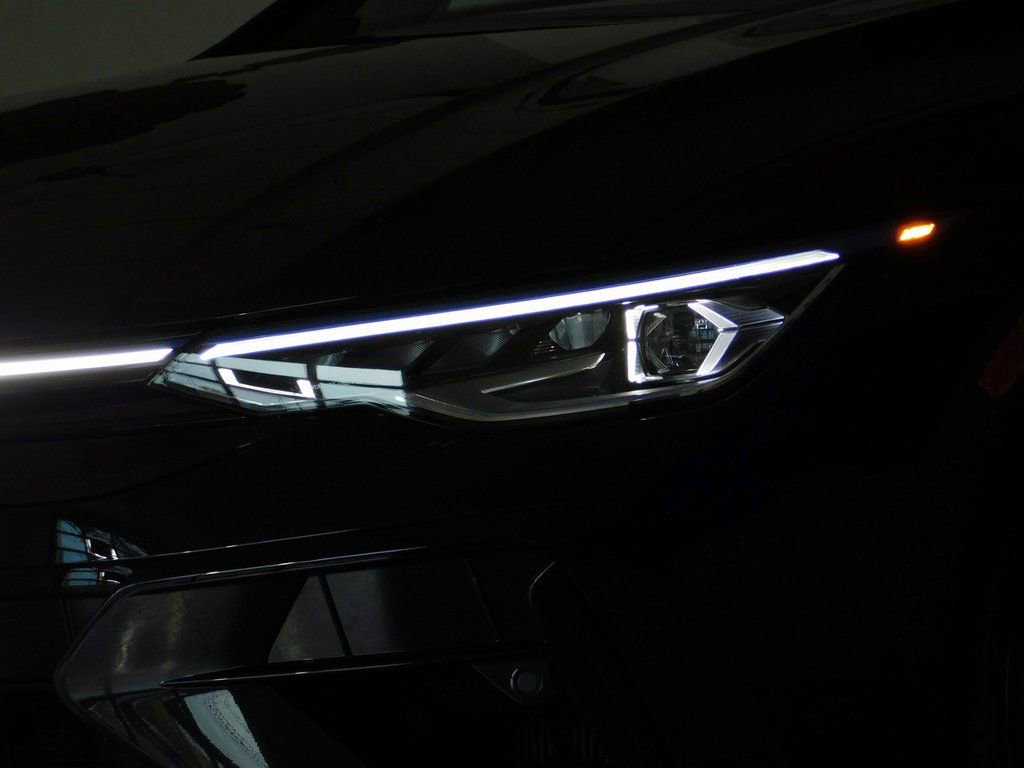 Used 2025 Volkswagen Golf 2.0T image 16