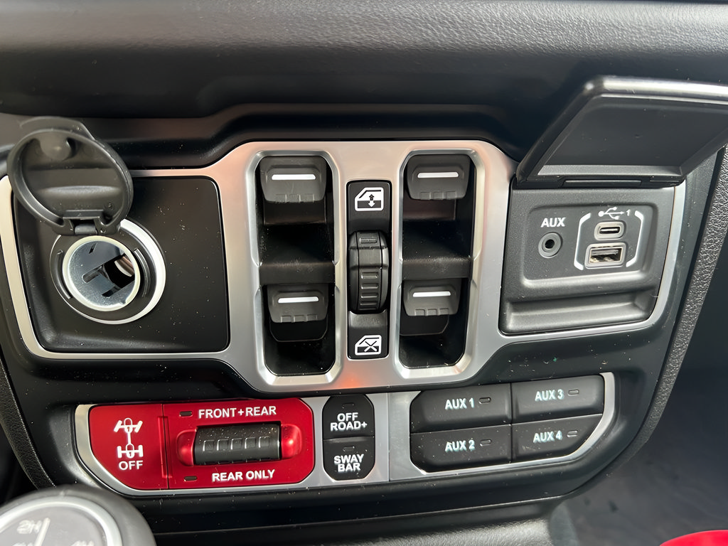 Used 2024 Jeep Wrangler Unlimited Rubicon AWD/4WD image 31