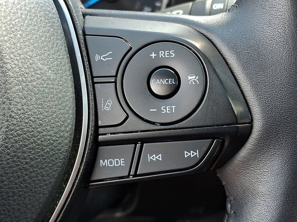Certified 2022 Toyota RAV4 XLE Premium AWD/4WD image 22