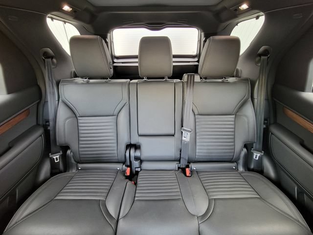 Used 2025 Land Rover Discovery Dynamic SE AWD/4WD image 20