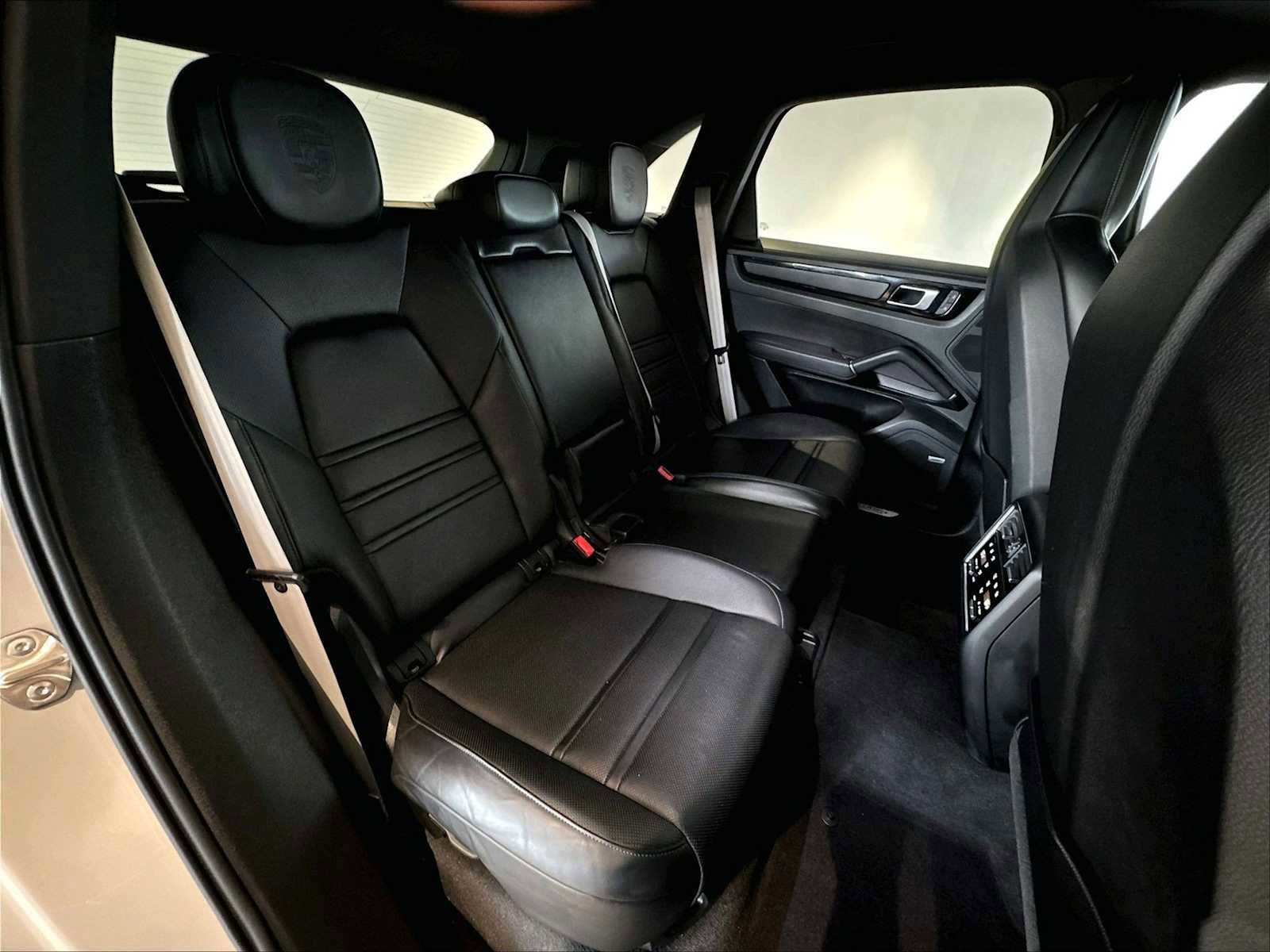 Used 2023 Porsche Cayenne AWD/4WD image 31