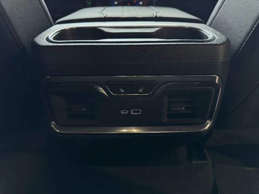 Used 2024 Chevrolet Silverado 1500 High Country w/ Technology Package image 26