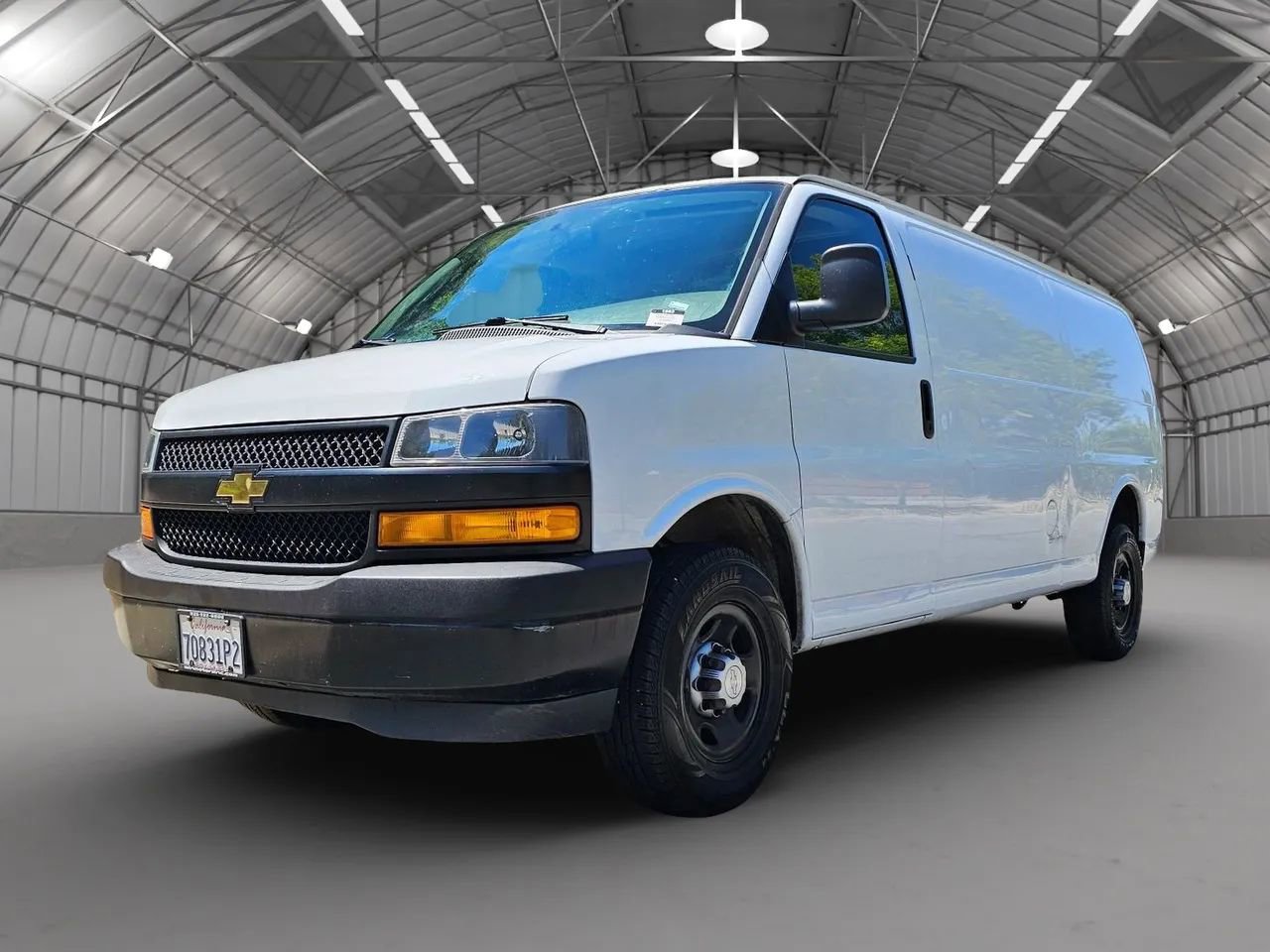 Used 2018 Chevrolet Express 2500 Extended image 2