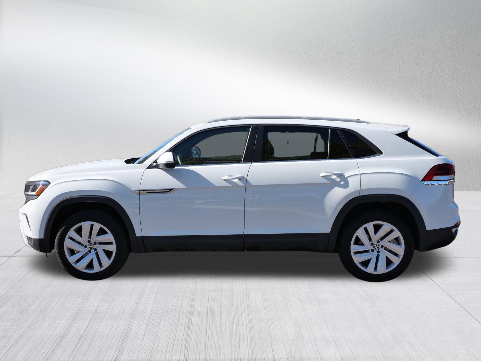 Certified 2022 Volkswagen Atlas Cross Sport SE image 4