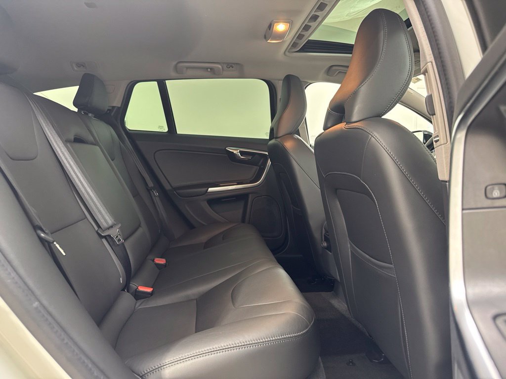 Used 2018 Volvo V60 T5 Cross Country w/ Convenience Package AWD/4WD image 25