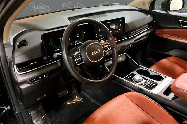 Used 2025 Kia Carnival EX image 18