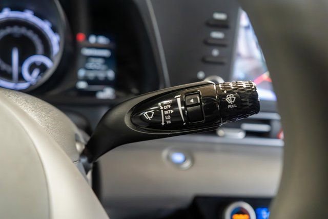 Used 2021 Hyundai Elantra Blue image 40