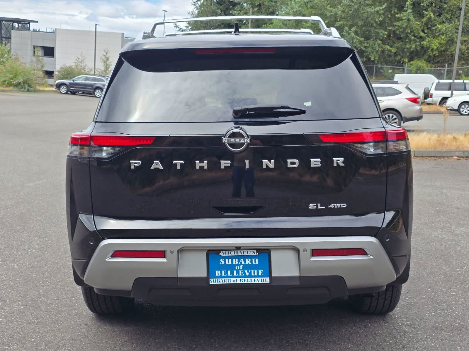 Used 2023 Nissan Pathfinder SL AWD/4WD image 4