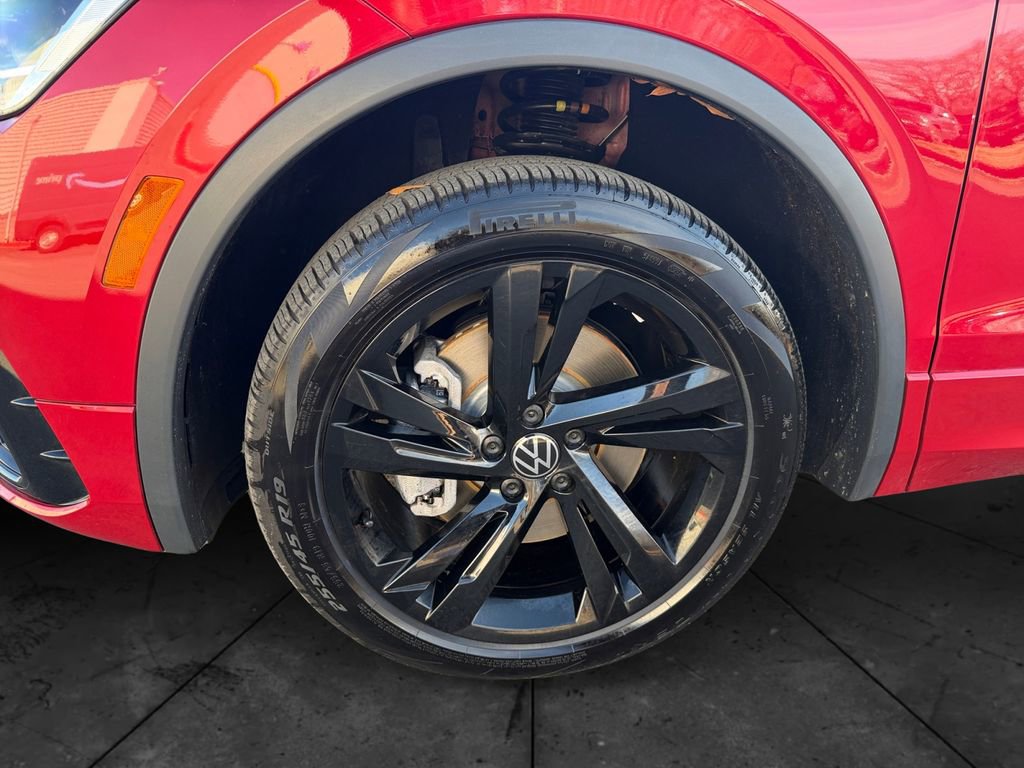 Used 2024 Volkswagen Tiguan SE R-Line image 14