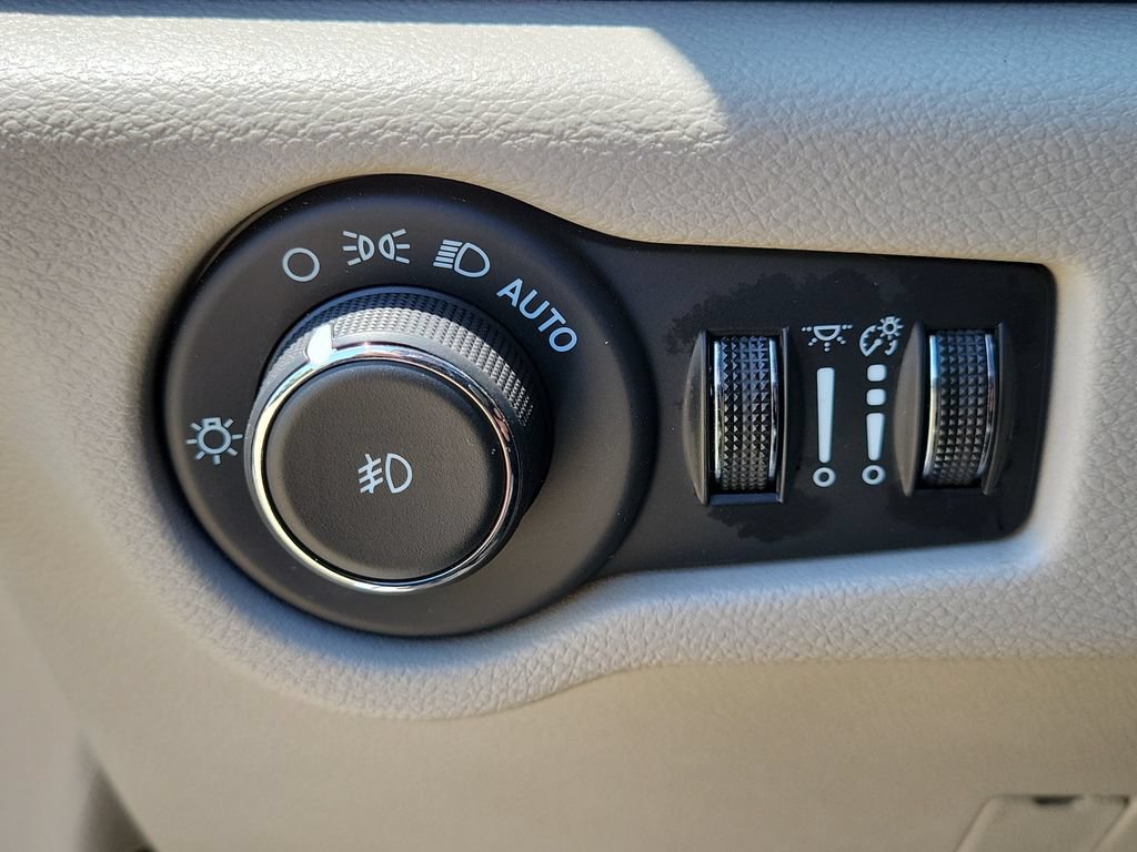 Used 2024 Chrysler Pacifica Touring-L FWD image 28