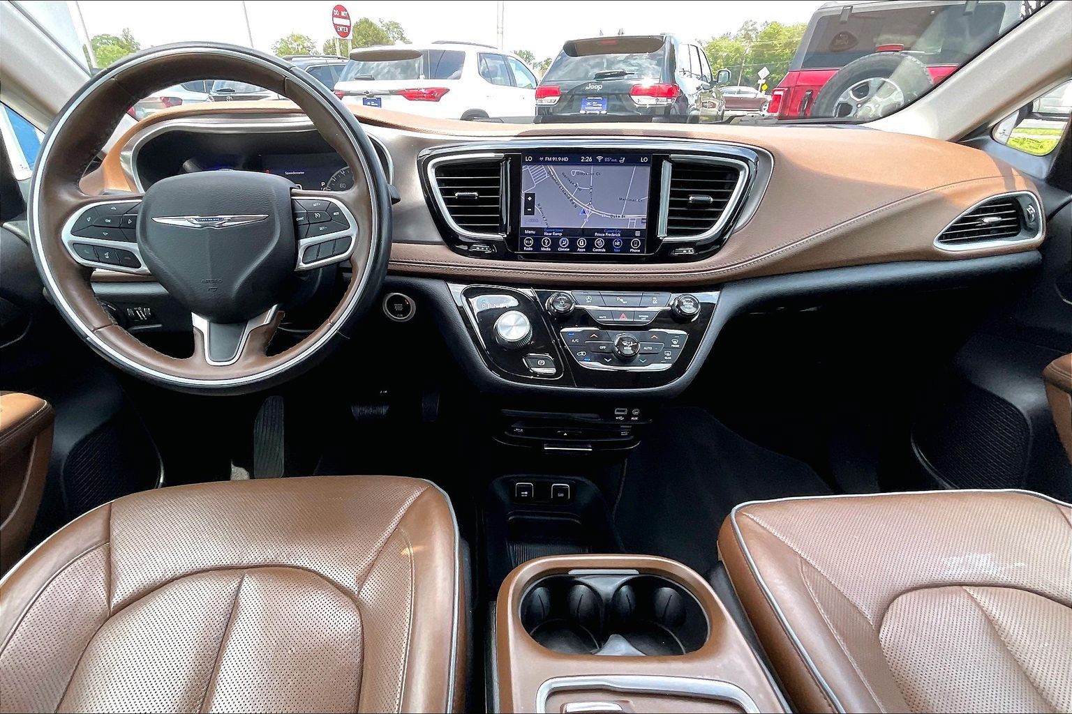 Used 2018 Chrysler Pacifica Limited w/ Tire & Wheel Group FWD image 14
