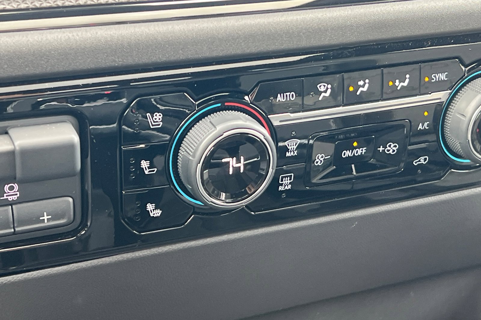 Certified 2025 Chevrolet Silverado 1500 ZR2 w/ Technology Package image 29