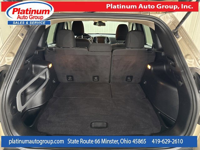Used 2015 Jeep Cherokee Latitude w/ Comfort/Convenience Group AWD/4WD image 30