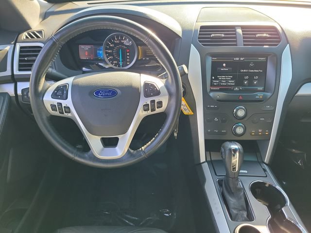 Used 2015 Ford Explorer XLT w/ Equipment Group 202A FWD image 5
