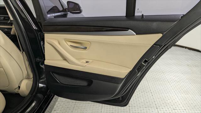 Used 2016 BMW 528i Sedan w/ Premium Package image 17