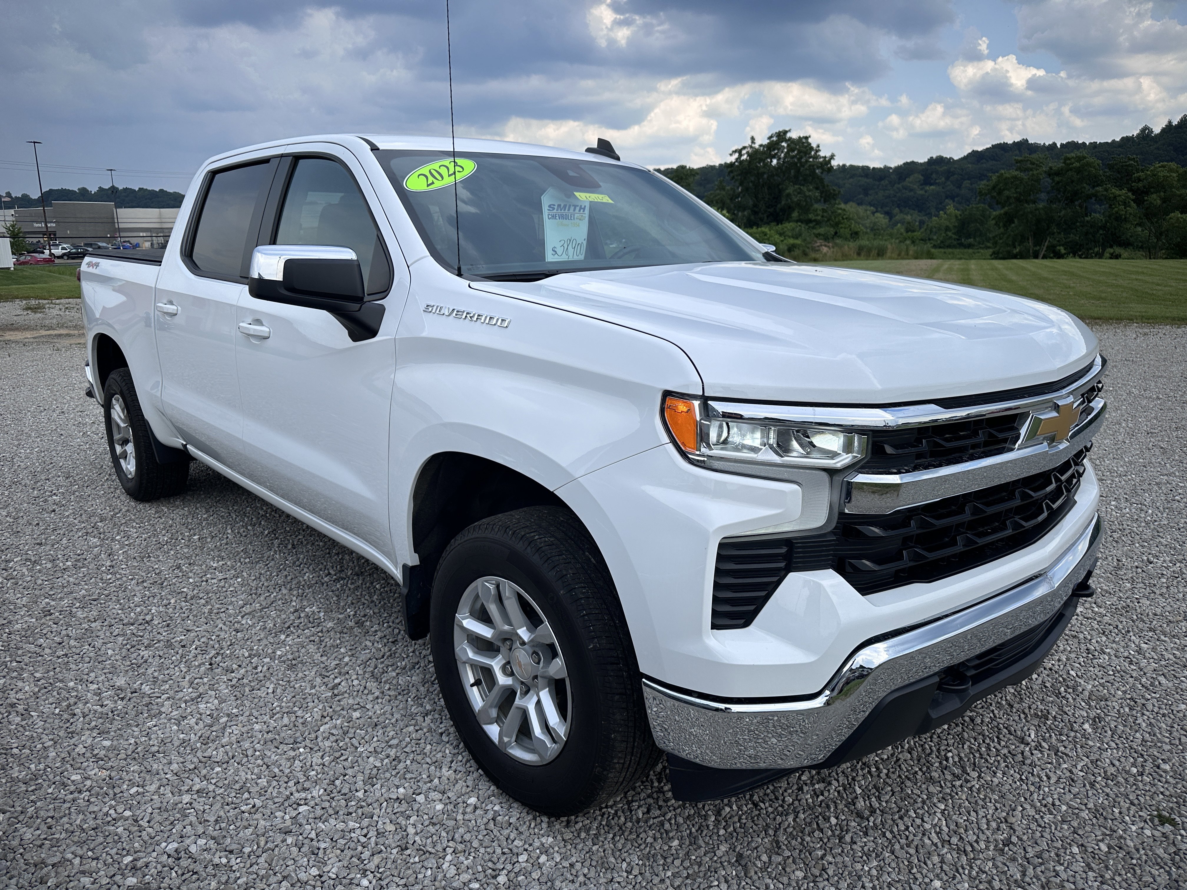 Used 2023 Chevrolet Silverado 1500 LT AWD/4WD image 2