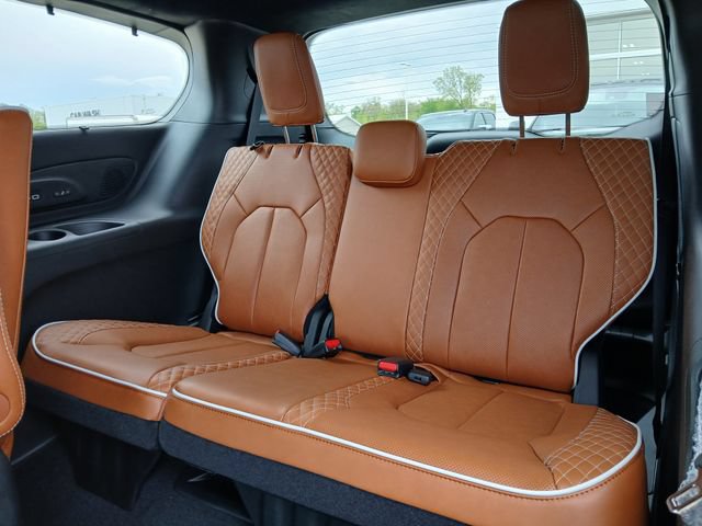 New 2026 Chrysler Pacifica Pinnacle AWD/4WD image 14