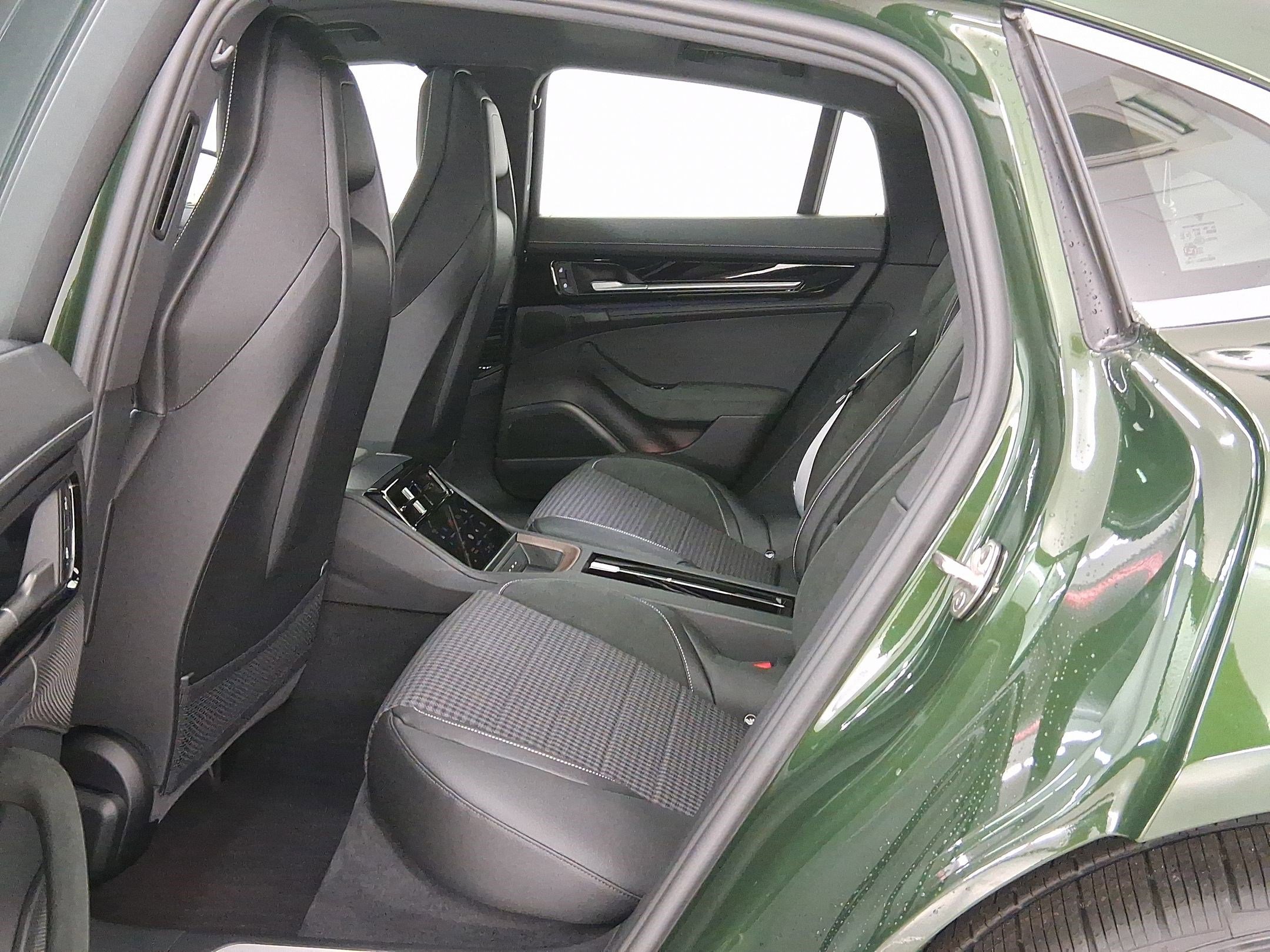 New 2026 Porsche Panamera 4 image 13