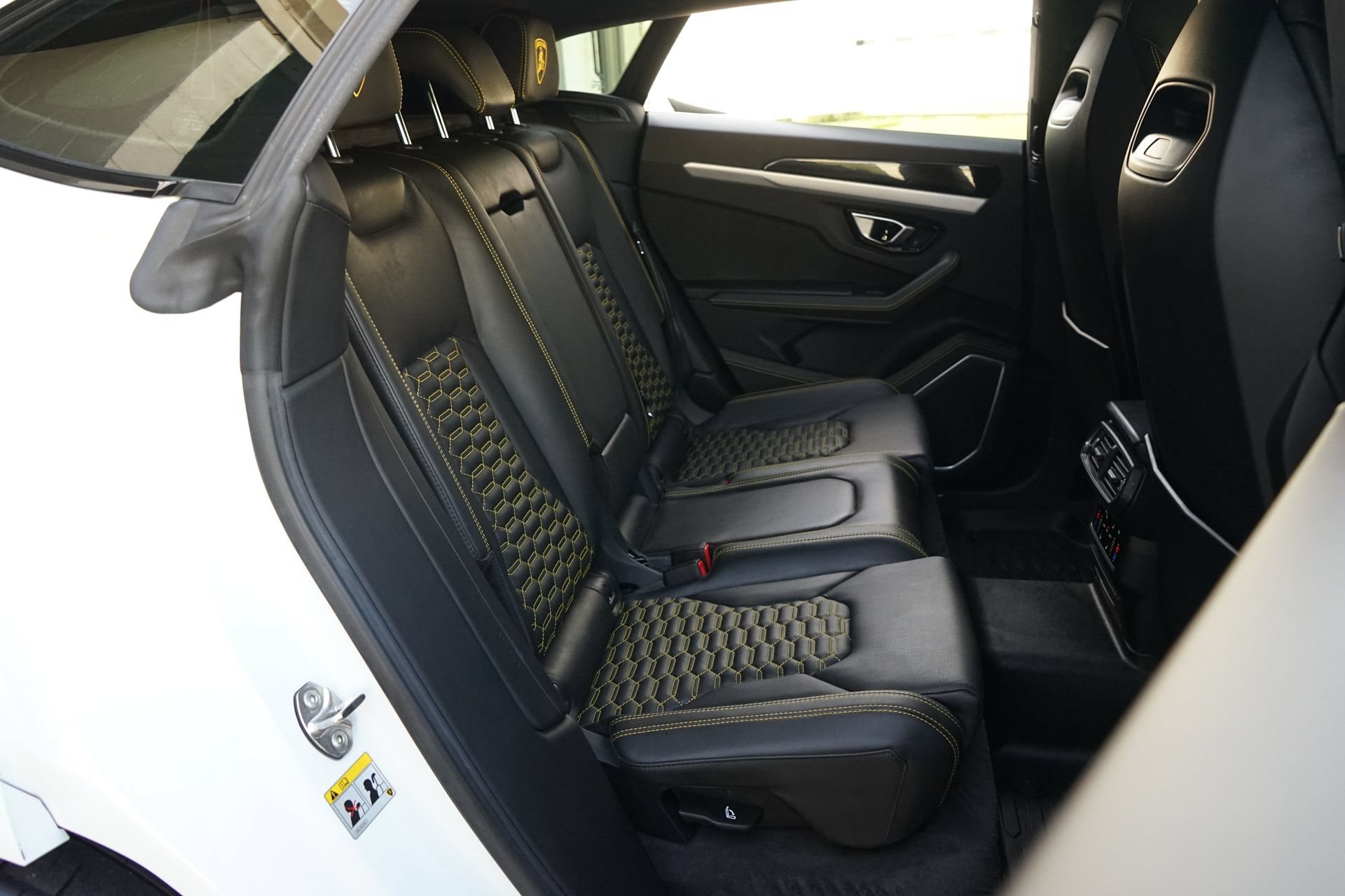 Used 2021 Lamborghini Urus AWD/4WD image 23