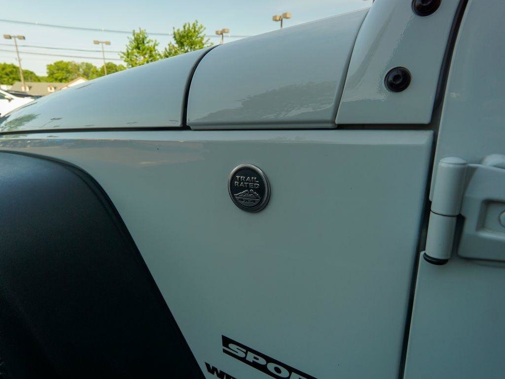 Used 2017 Jeep Wrangler Sport w/ Connectivity Group AWD/4WD image 8