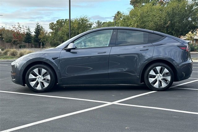 Used 2022 Tesla Model Y Long Range image 10