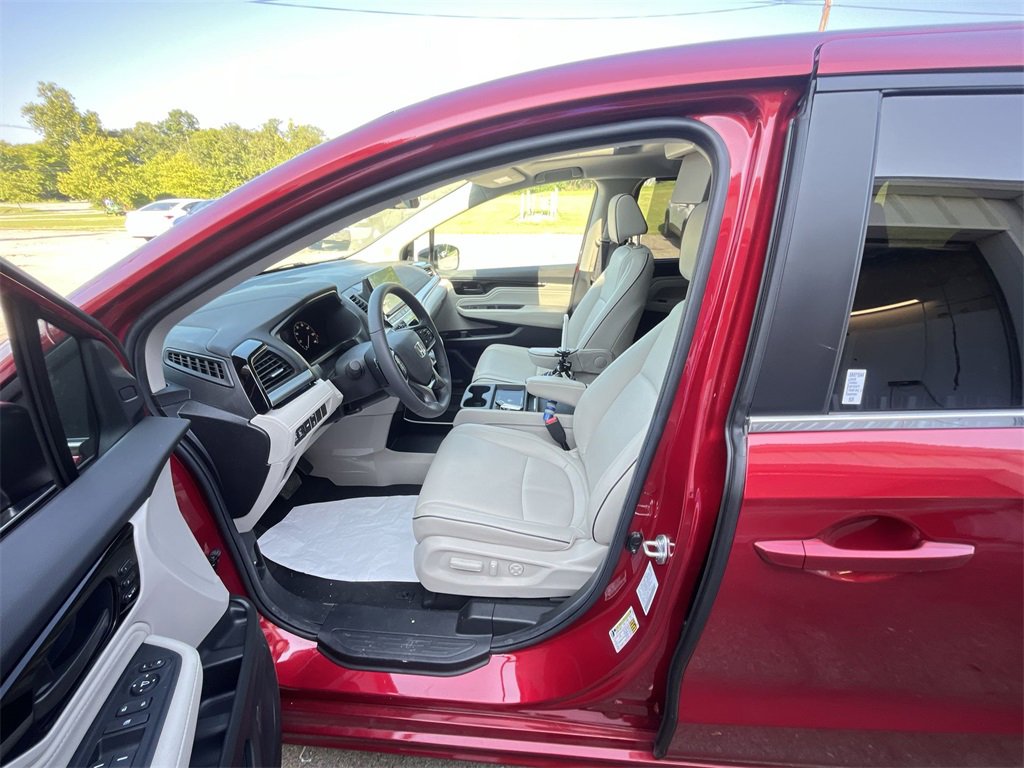 Used 2025 Honda Odyssey Touring image 11