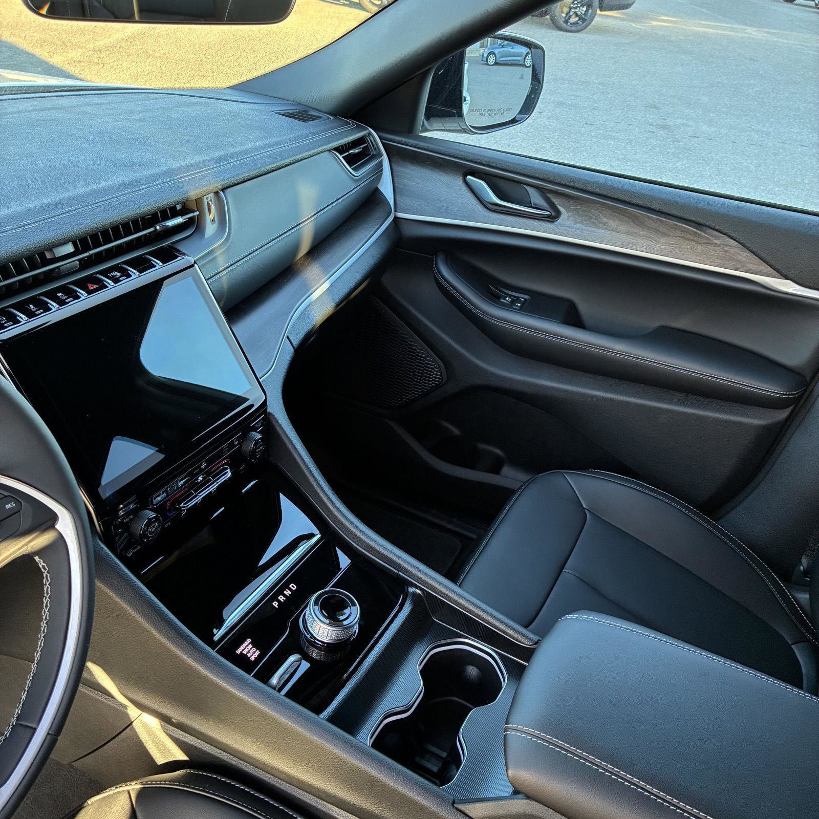 New 2025 Jeep Grand Cherokee L Limited image 4