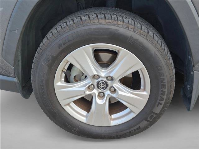 Used 2019 Toyota RAV4 XLE w/ Convenience Package FWD image 10