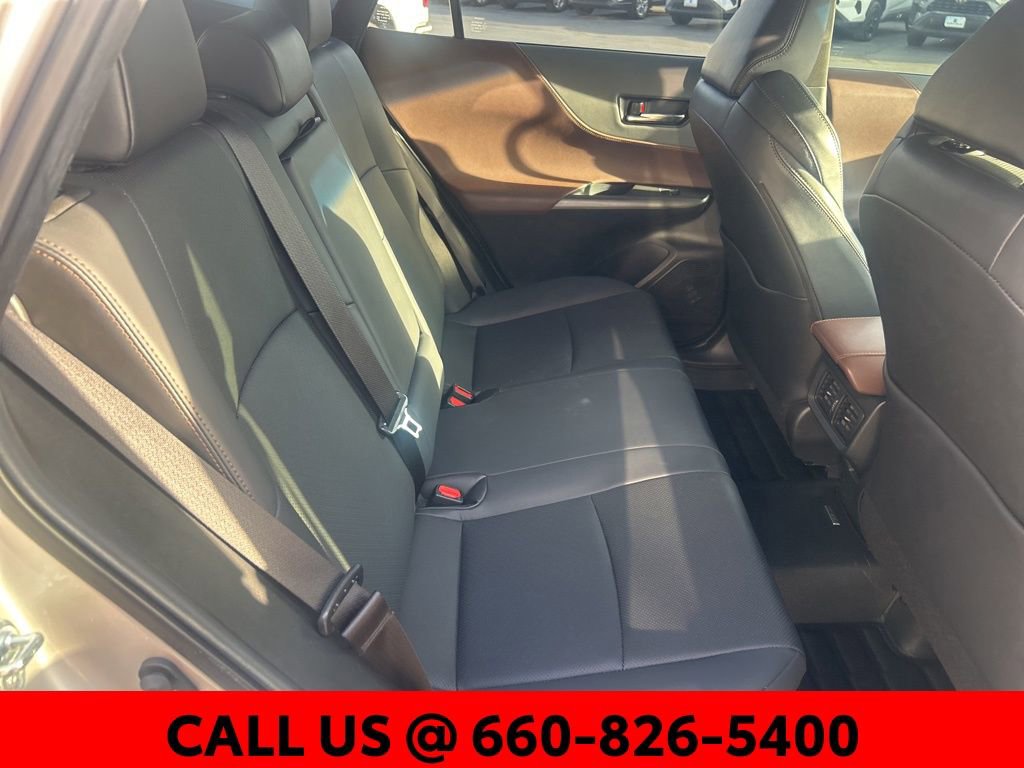 Used 2022 Toyota Venza Limited image 9