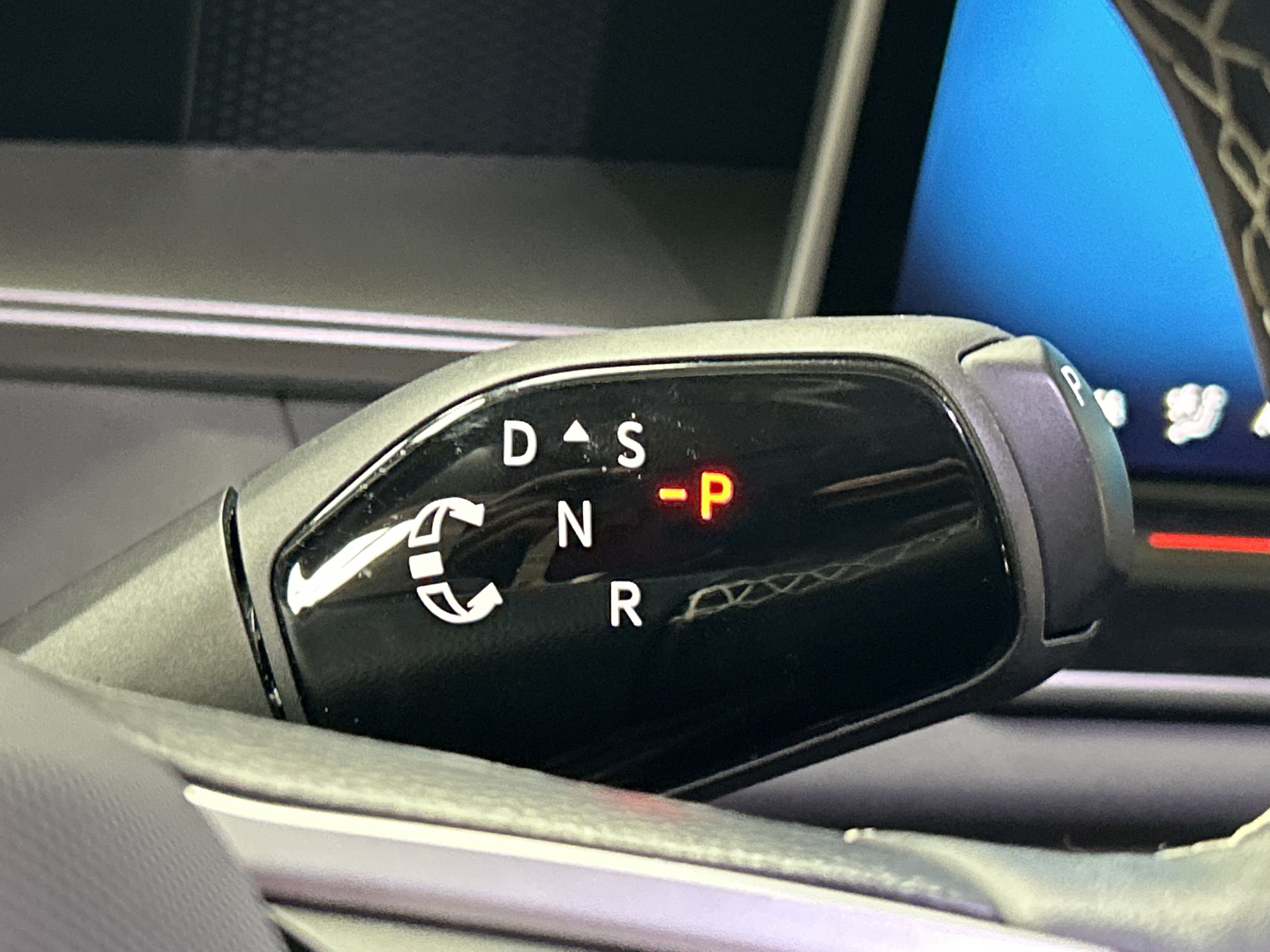 Used 2025 Volkswagen Tiguan SE FWD image 26