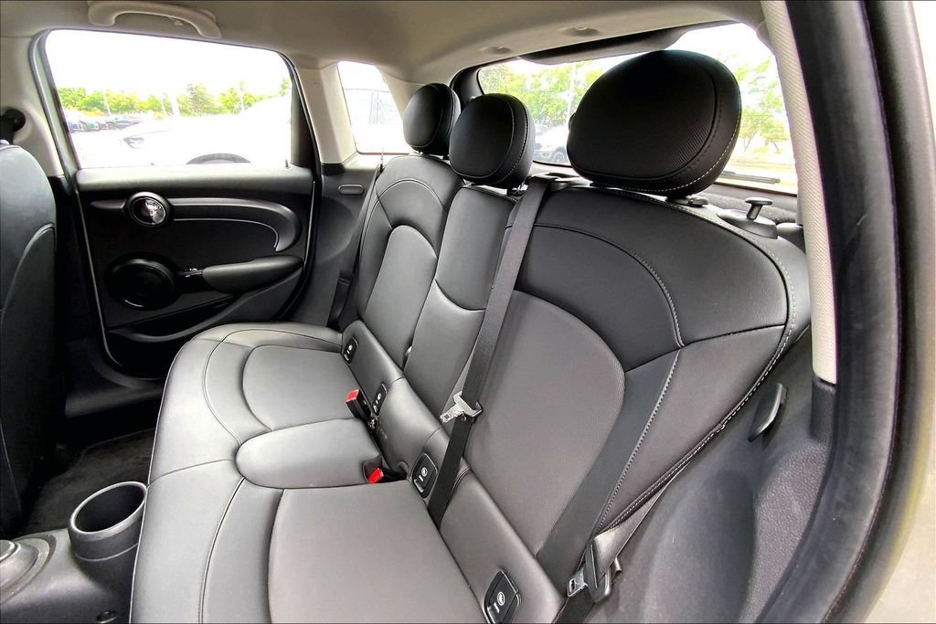 Used 2024 MINI Cooper 4-Door Hardtop FWD image 24
