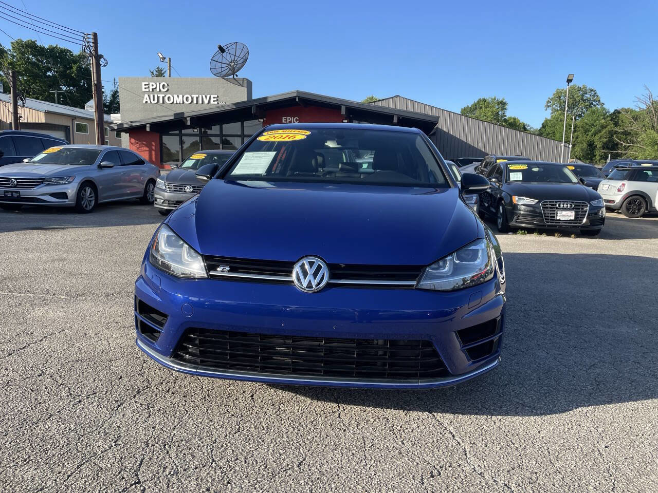Used 2016 Volkswagen Golf 4-Door image 3
