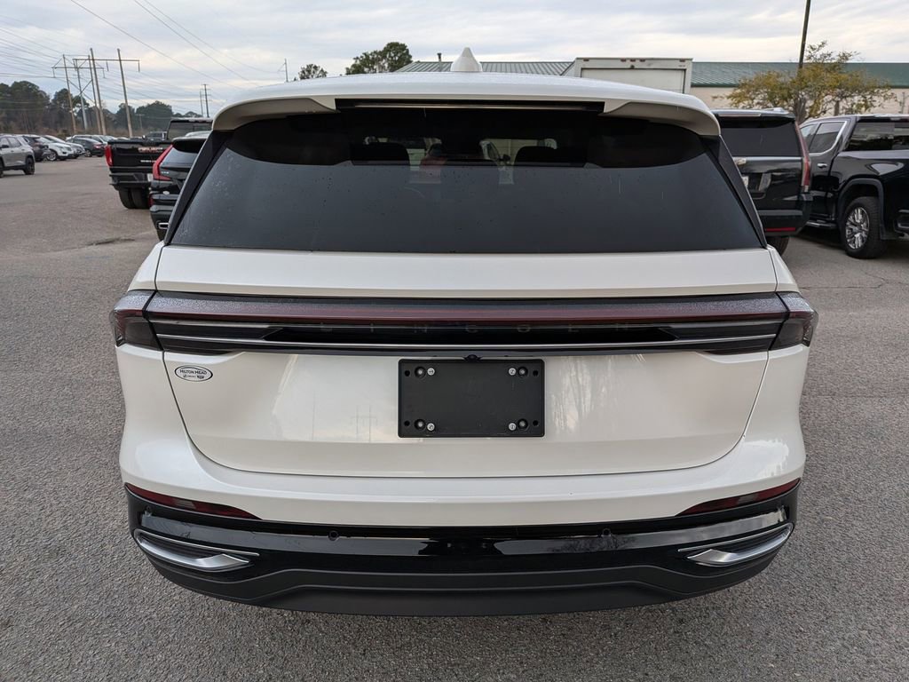 Used 2025 Lincoln Nautilus Premier image 5