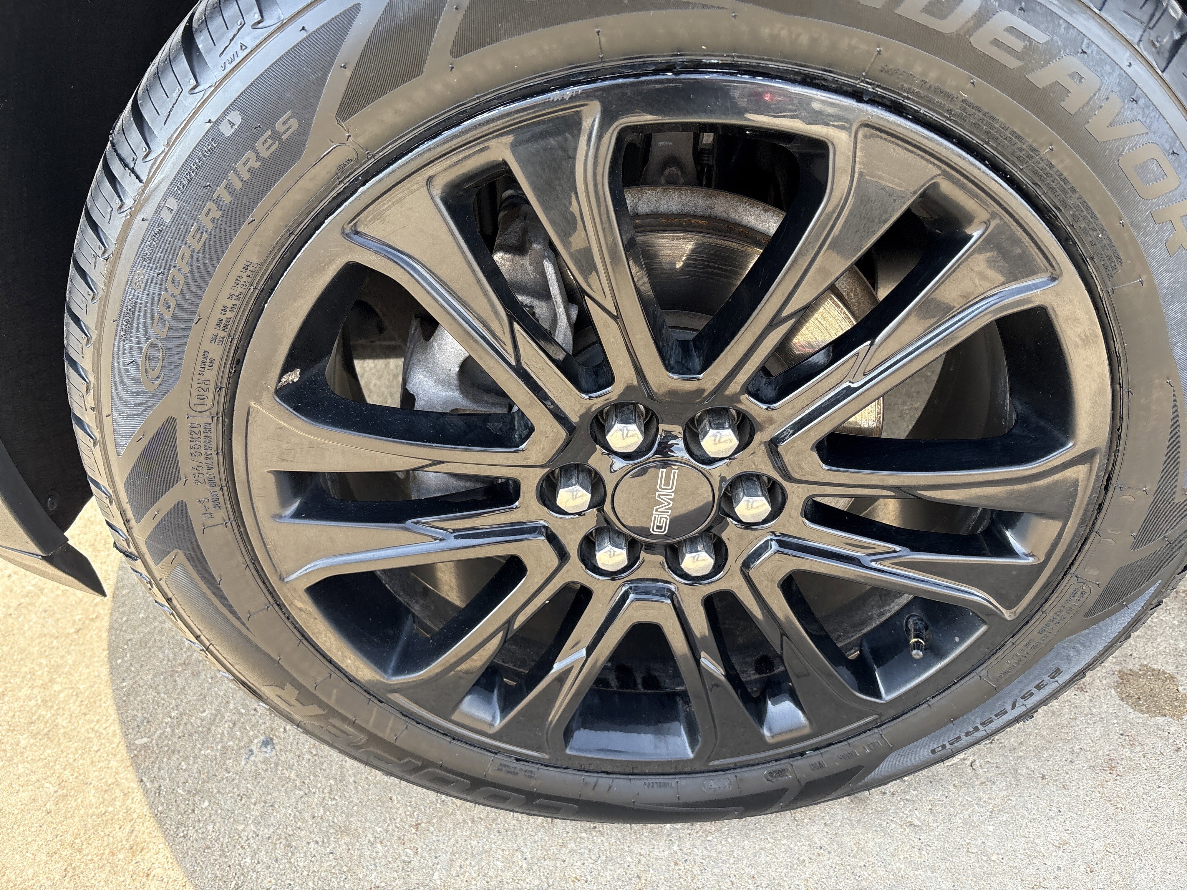 Used 2023 GMC Acadia SLT w/ Elevation Edition image 9