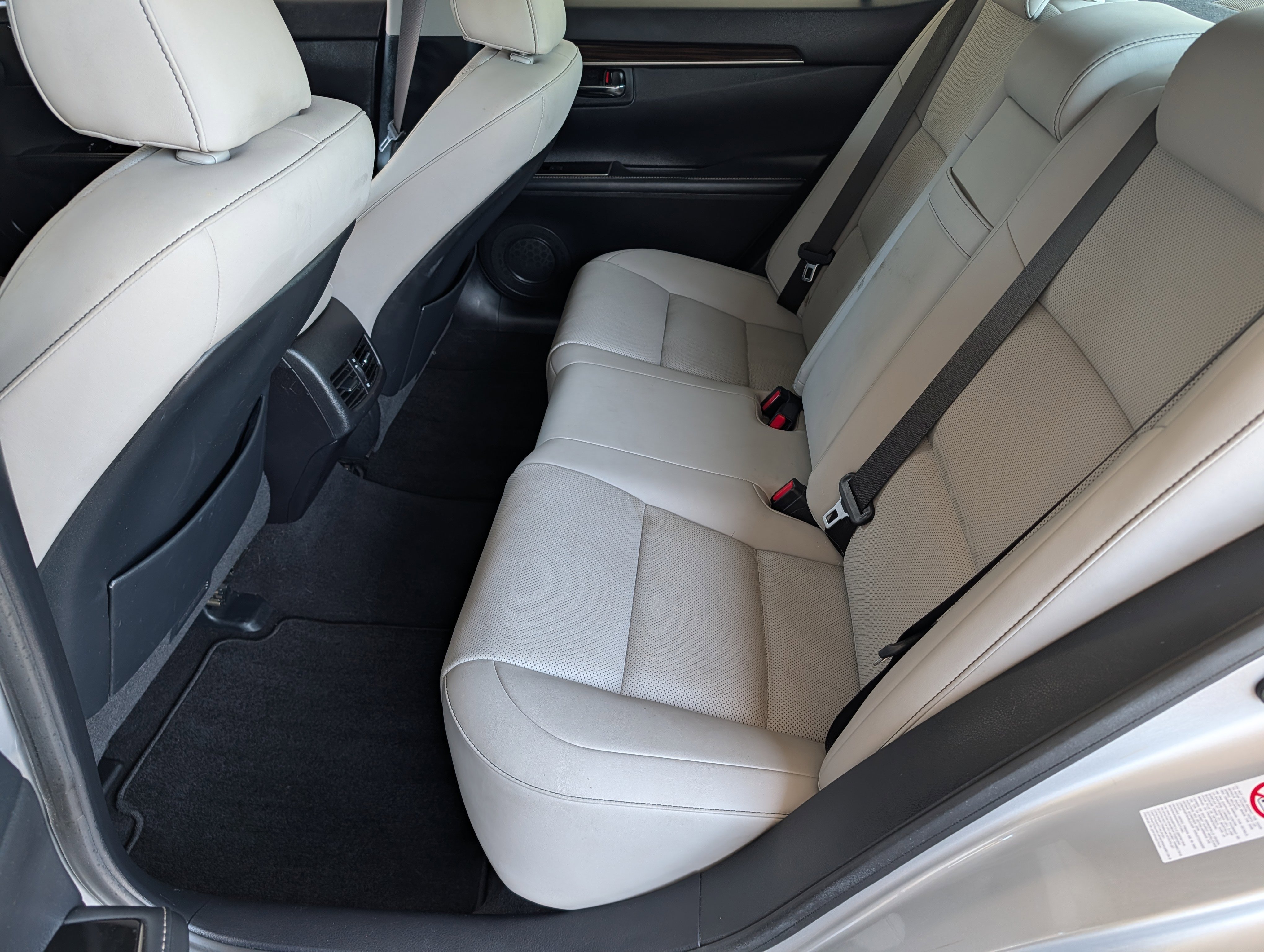 Used 2016 Lexus ES 350 w/ Navigation System Package image 19