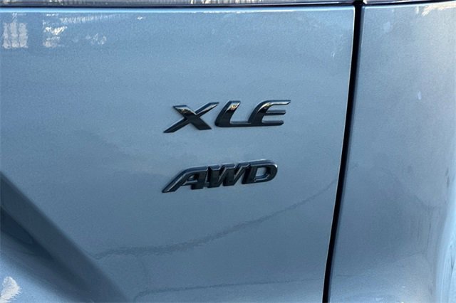 Used 2026 Toyota Corolla Cross XLE image 7