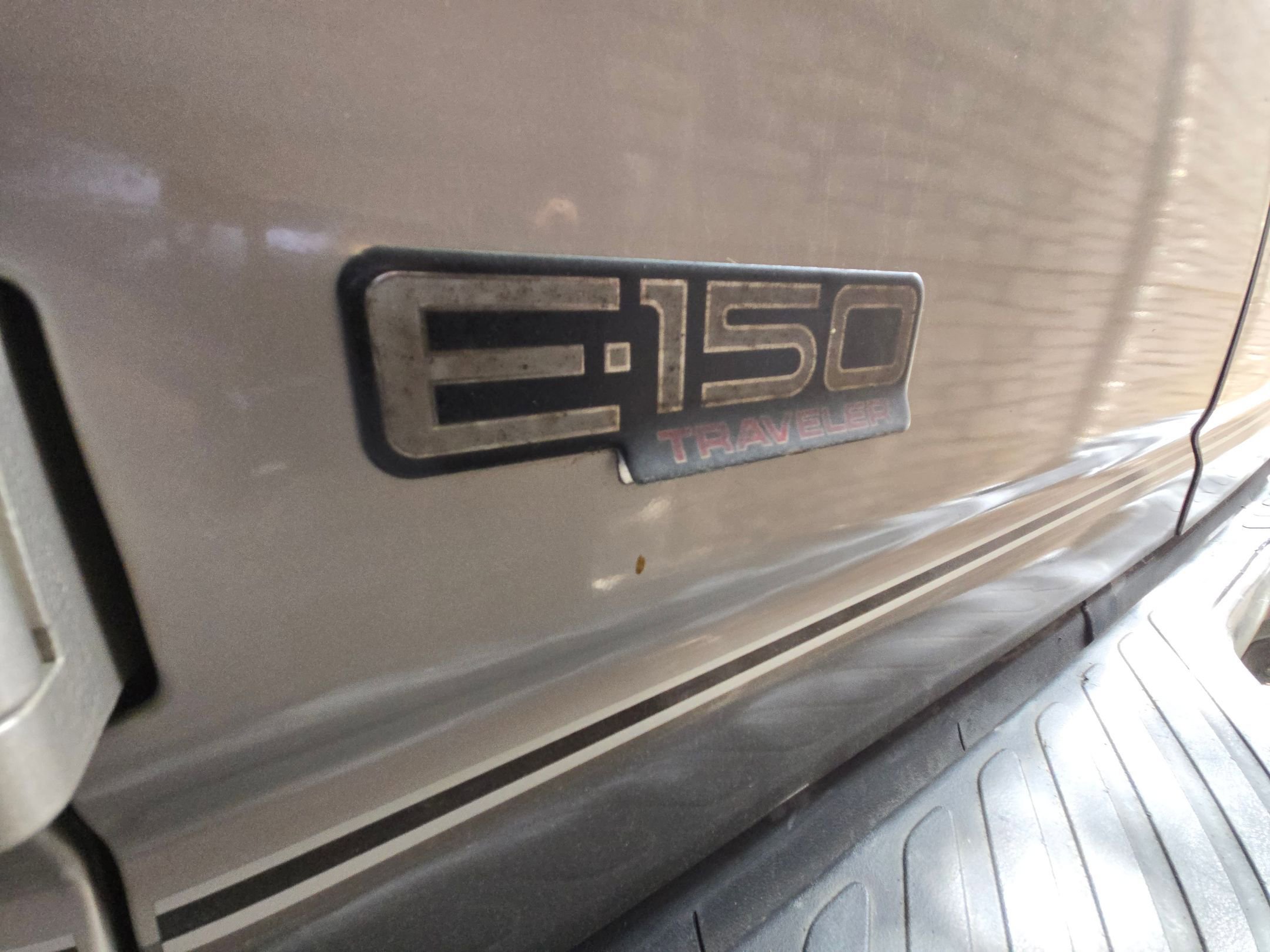 Used 2001 Ford E-150 and Econoline 150 Wagon image 6