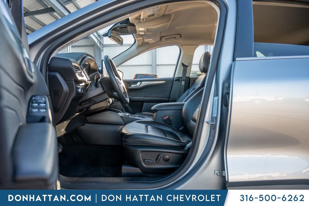 Used 2021 Ford Escape Titanium image 5