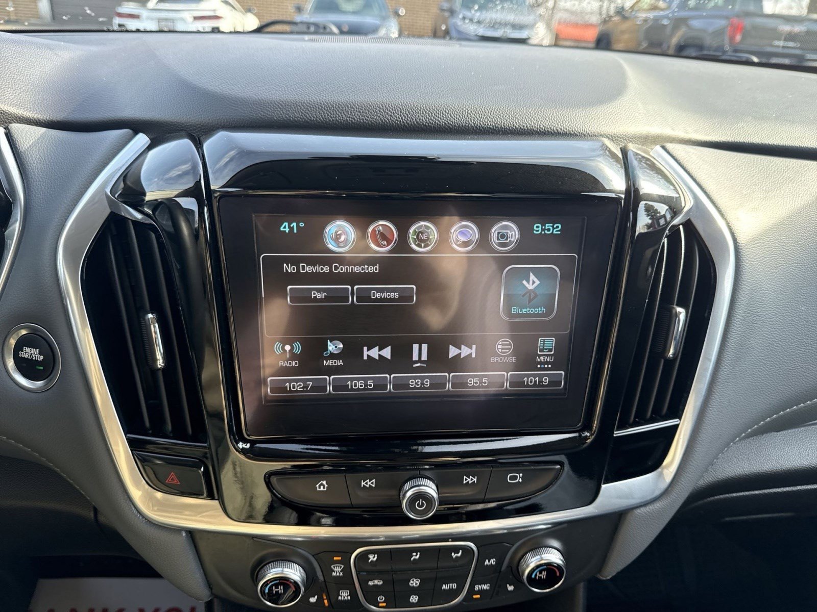 Used 2019 Chevrolet Traverse LT w/ LT Premium Package image 18