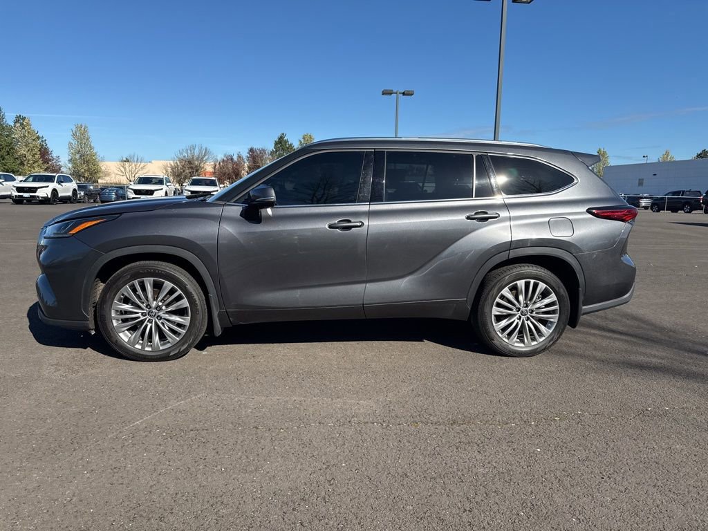 Used 2022 Toyota Highlander Platinum image 4