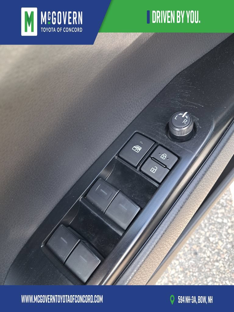 Used 2025 Toyota Camry SE w/ Convenience Package FWD image 13