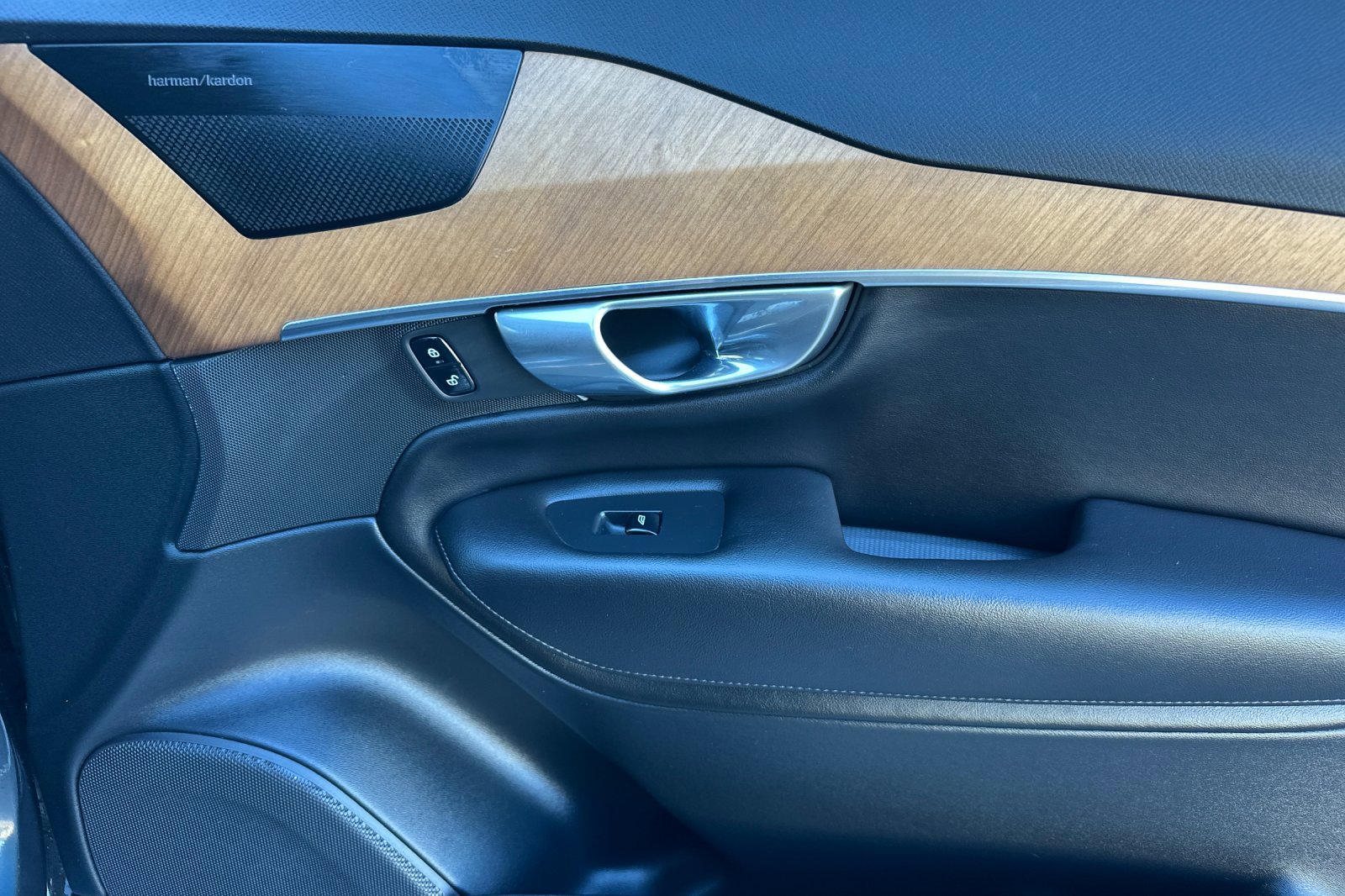 Certified 2023 Volvo XC90 B5 Plus AWD/4WD image 21