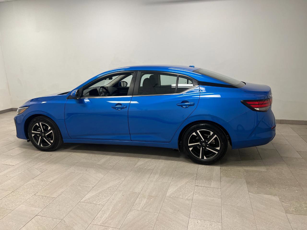 Used 2025 Nissan Sentra SV FWD image 14