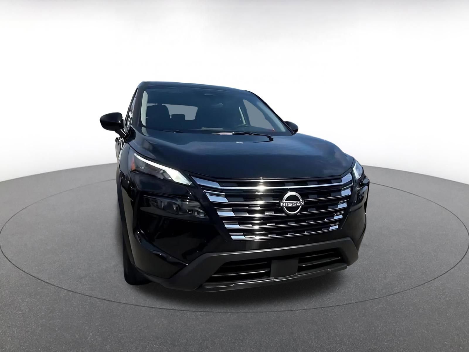 Used 2025 Nissan Rogue SV FWD image 3