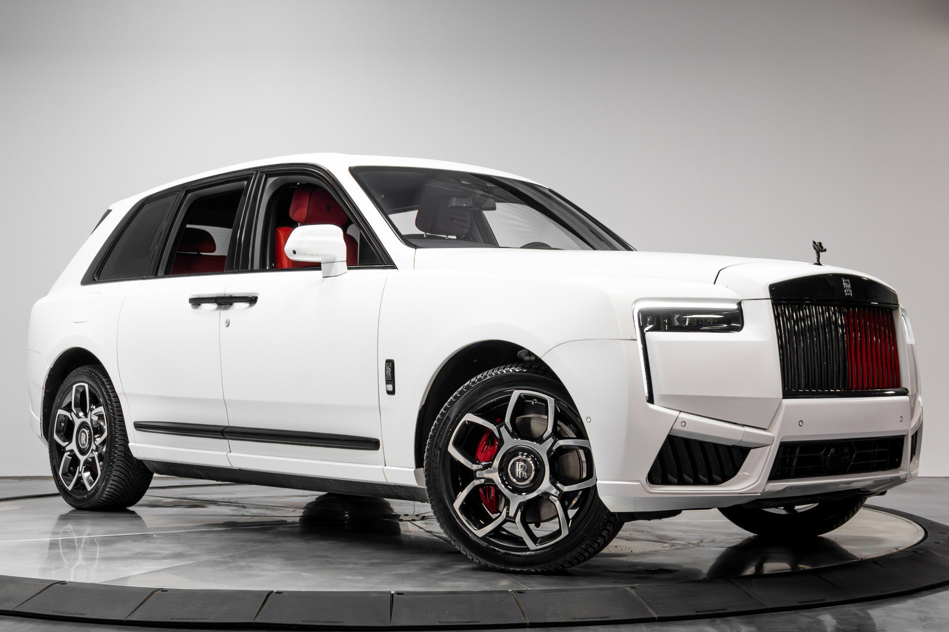 Used 2021 Rolls-Royce Cullinan Black Badge image 57