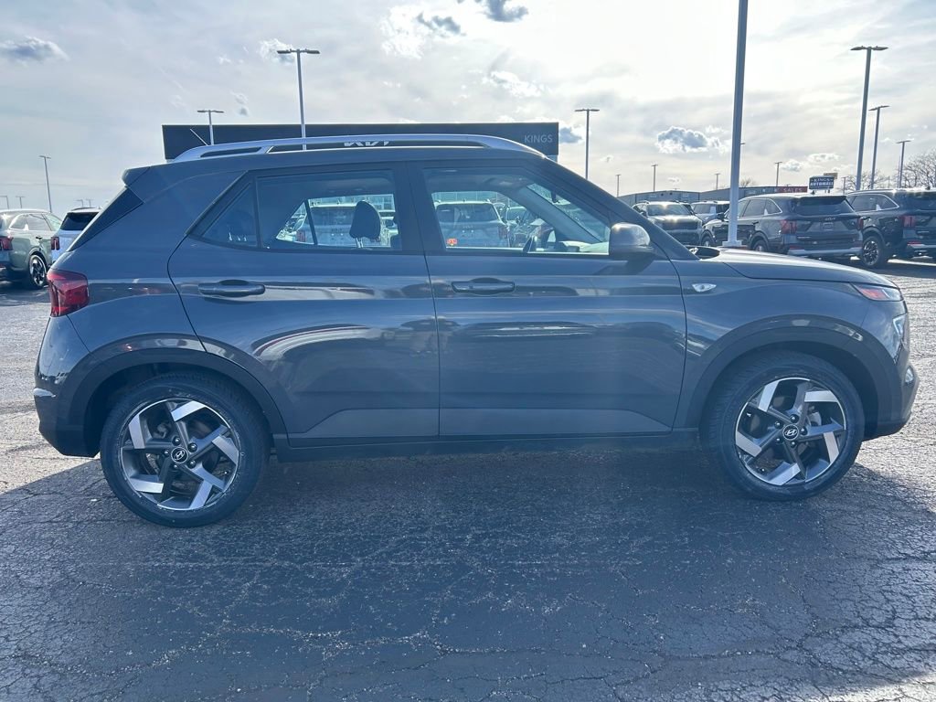 Used 2024 Hyundai Venue SEL image 8